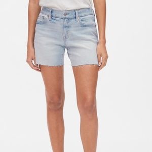GAP Light Indigo Denim Jean Short - 5" inseam with pockets- Size 2